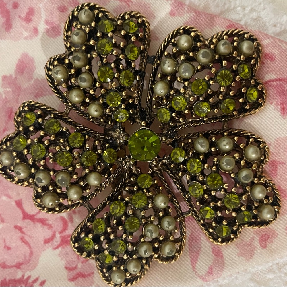 Vintage Green Rhinestone and Faux Pearl Flower Brooch - Women Jewelry